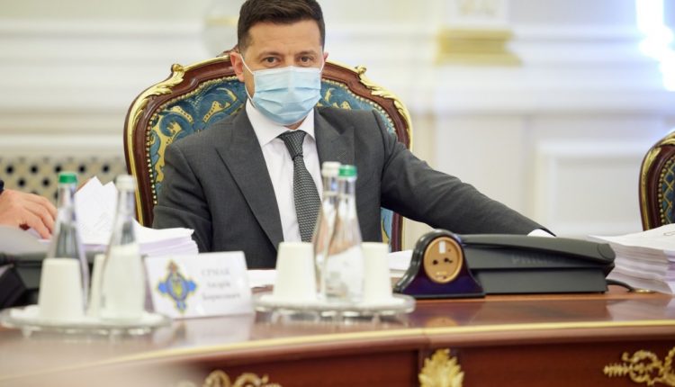 Зеленский вспомнил о ворах в законе и земле под Киевом