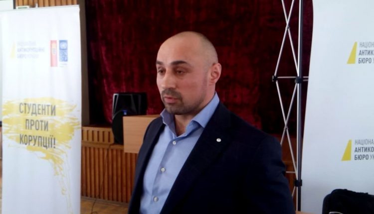 Июньская зарплата замдиректора НАБУ Новака составила почти 400 тысяч