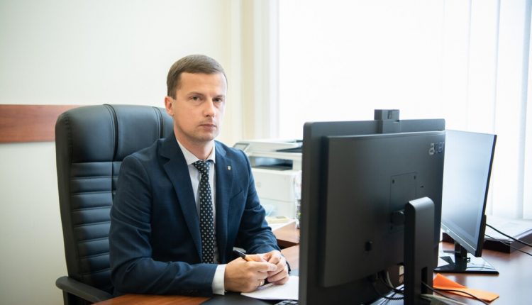 Судья ВСУ забыл внести в декларацию квартиру, землю и банковские счета