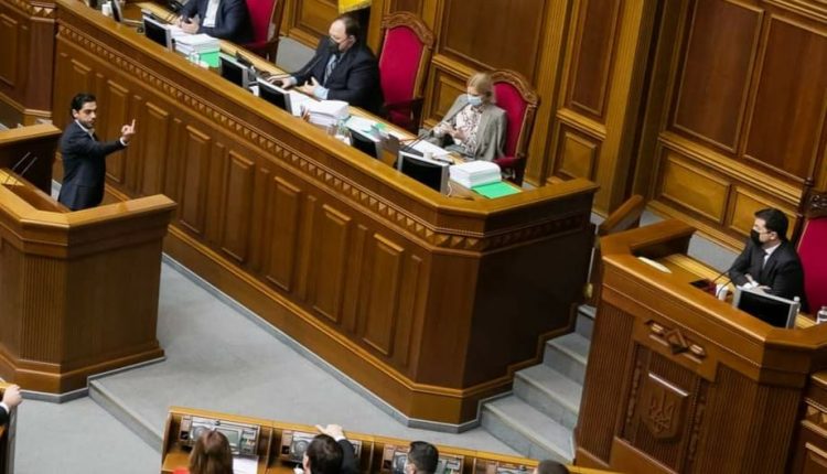 Гео Леросу вручили подозрение за показанный Зеленскому средний палец
