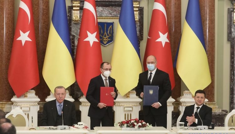 Украина и Турция подписали соглашение о зоне свободной торговли