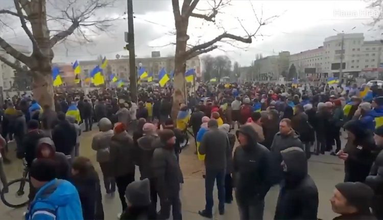 В Херсоне митинговали, скандируя «Зеленский молодец, а Путину пизд*ц!»