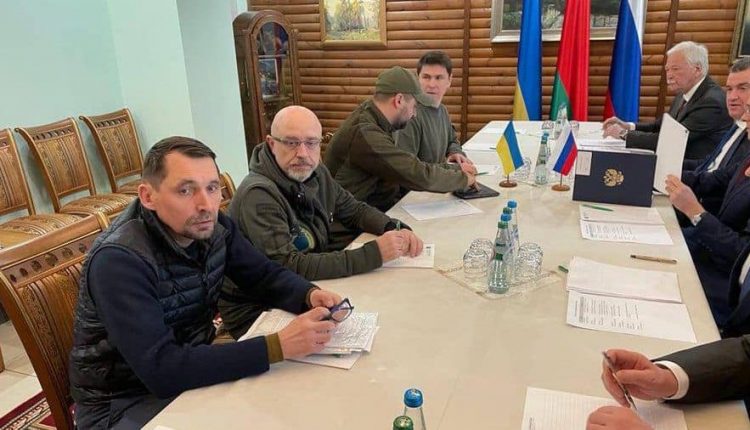 Третий раунд переговоров Украины и РФ должен начаться сегодня в 16.00