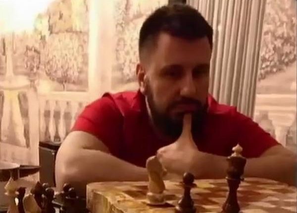Люди беглого экс-главы Минсдоха сами просят «завалить» его телеканал, — СМИ