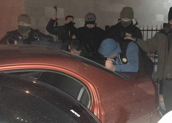 В Киеве на взятке в $ 22000 попался судья, в Кривом Роге прокурор погорел на $ 3000 (фото)