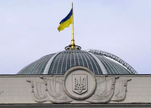 Трио нардепов-миллионеров получили матпомощь
